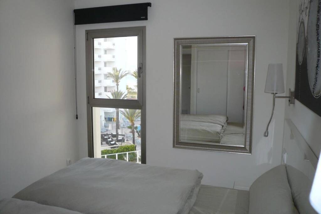 Modern With Stunning Sea View Lejlighed